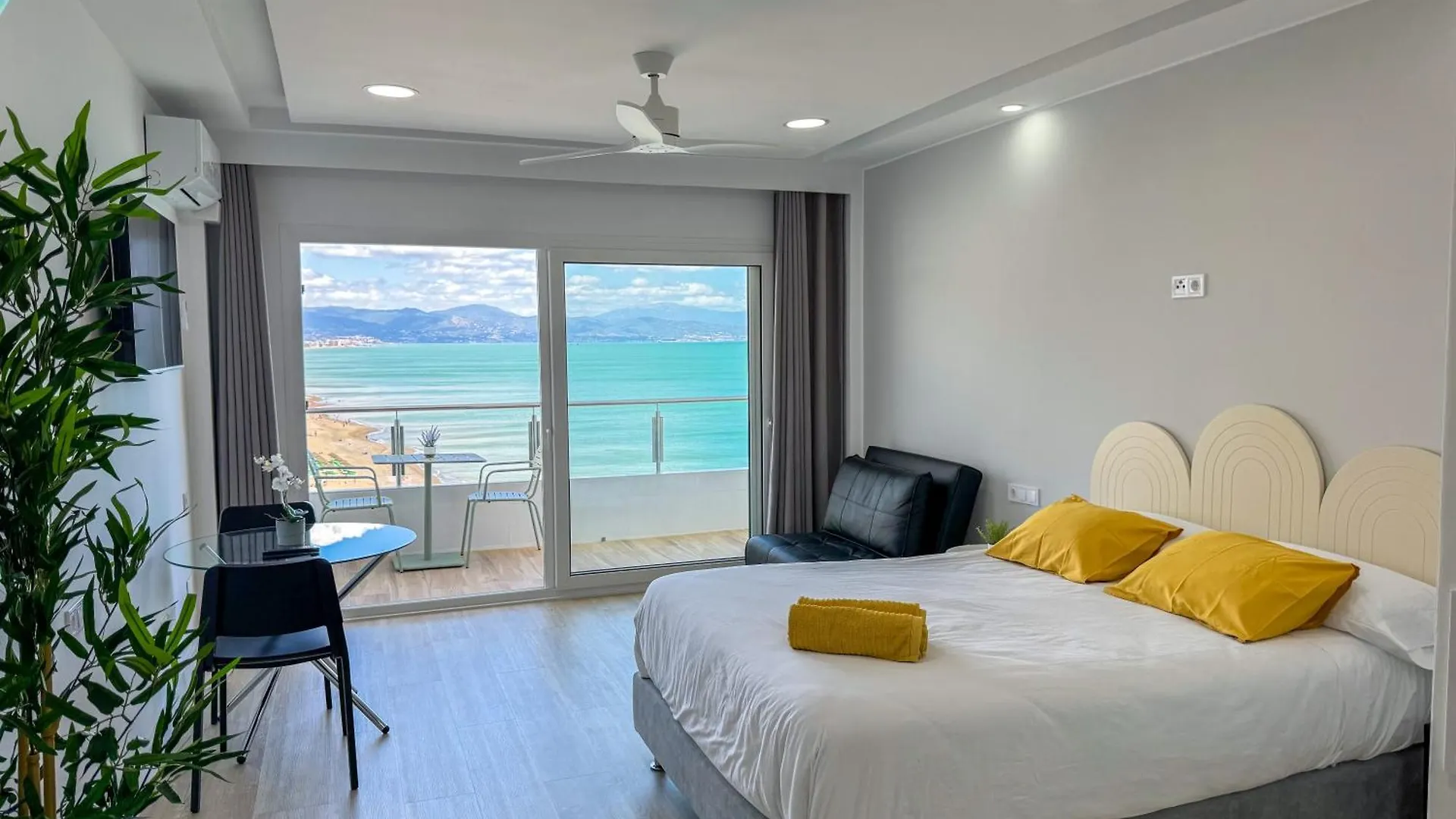 Spectacular Sea Views Torremolinos Apartment