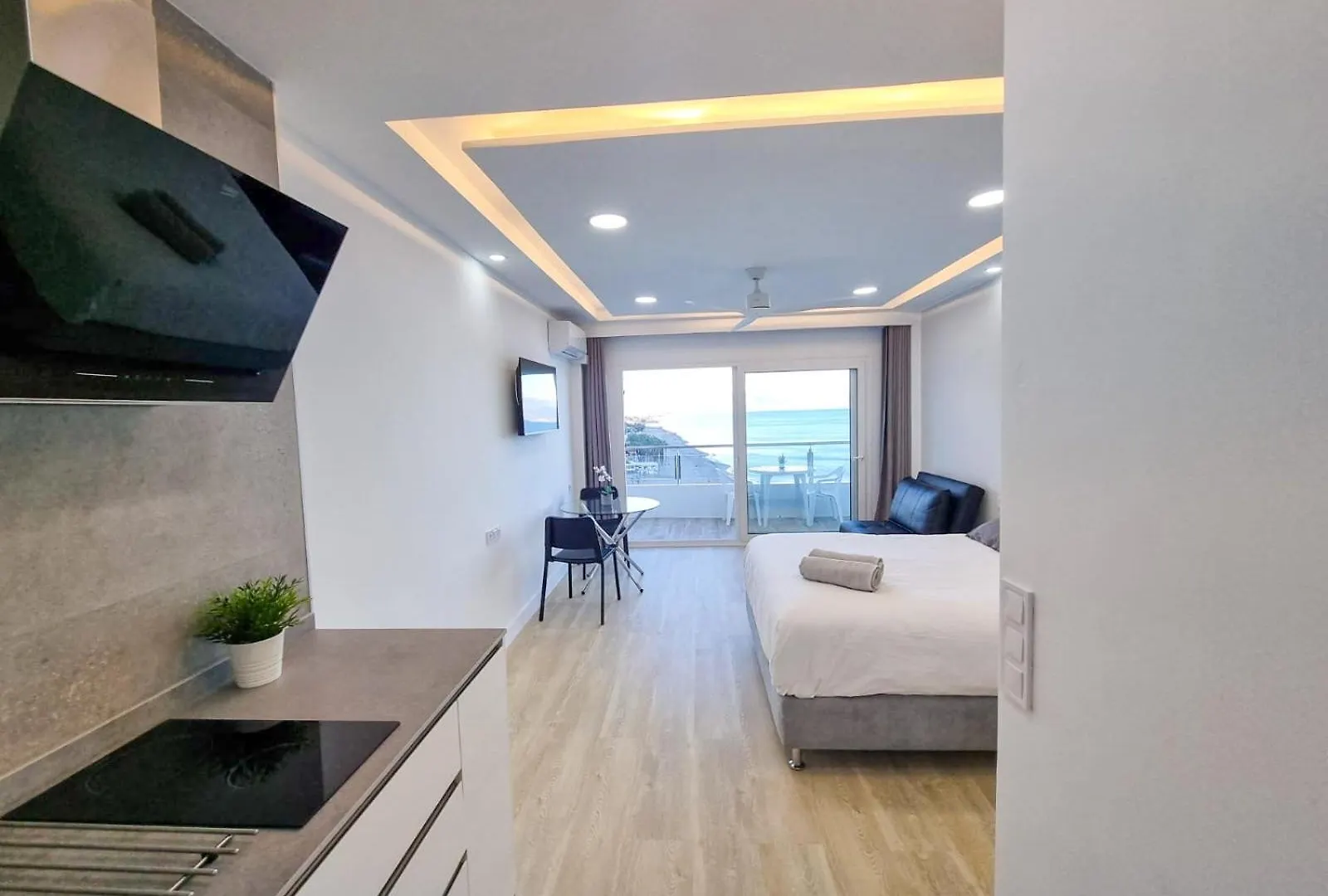 Spectacular Sea Views Torremolinos contacts