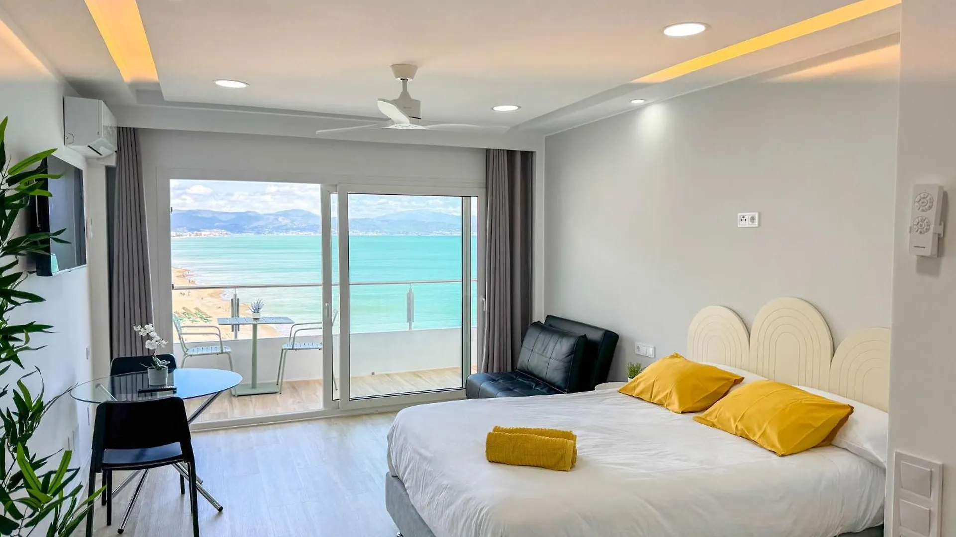 Spectacular Sea Views Torremolinos Apartment