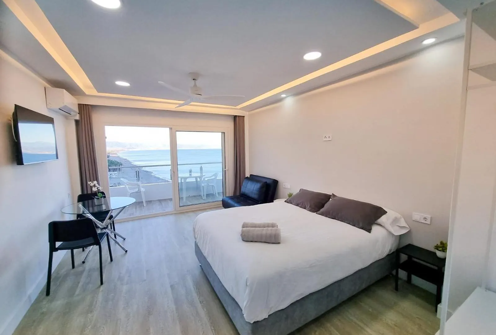 Spectacular Sea Views Torremolinos Apartment